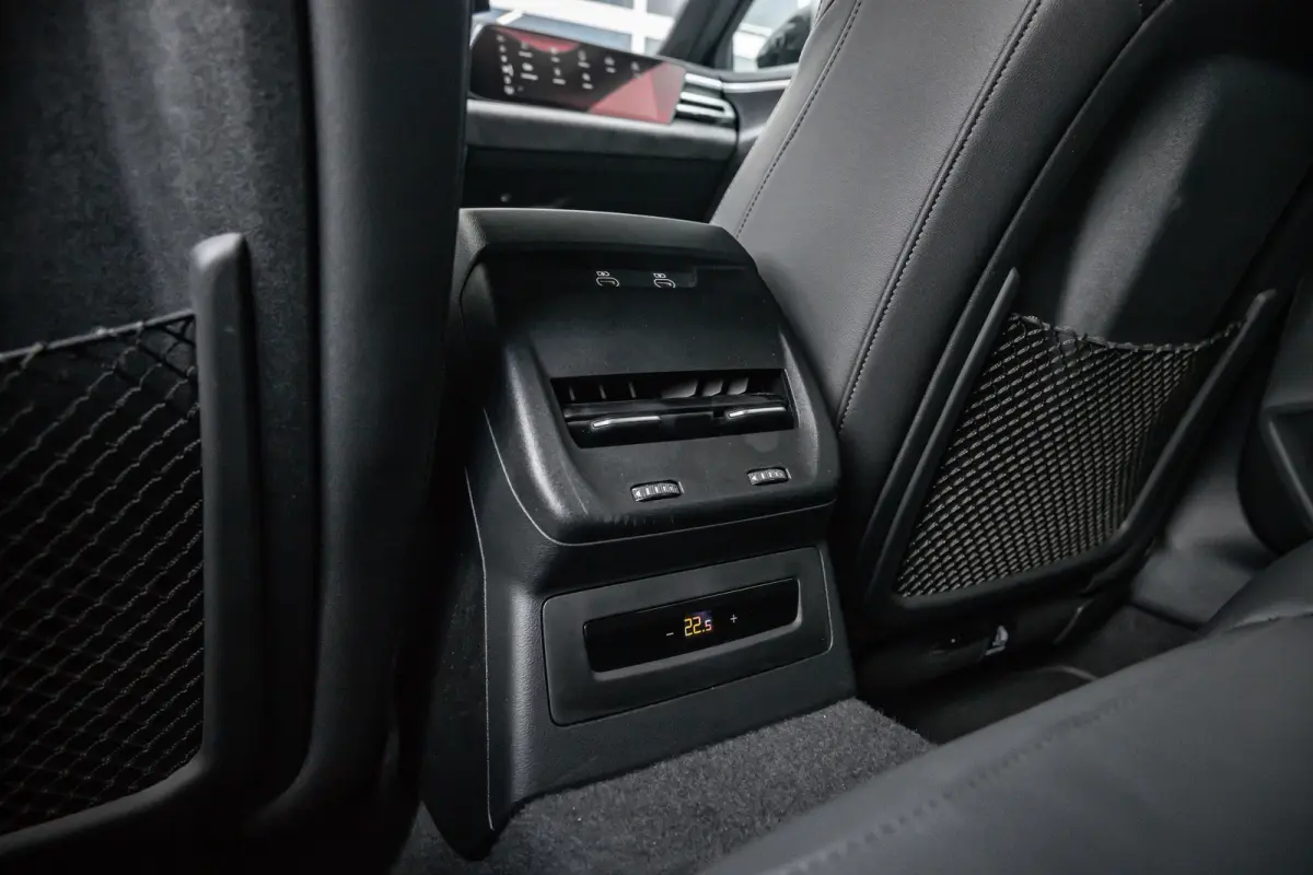 Avant 2.0 quattro S edition | Techniek pakket | Trekhaak | Sportstoel-S |