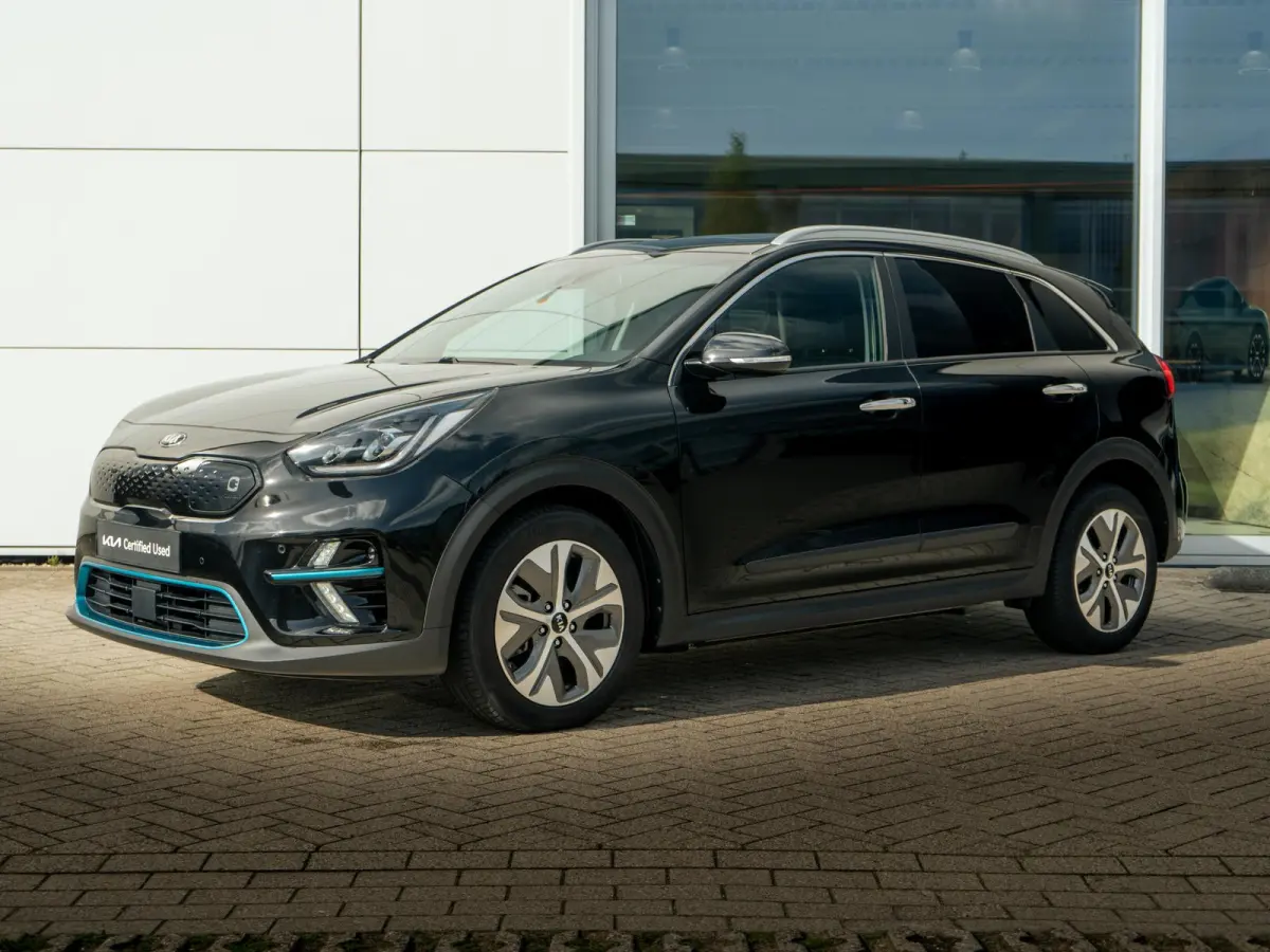 DynamicPlusLine 64 kWh |Stoel en stuurverwarming | Schuif/-kanteldak | Achteruitrijcamera | Navigatie | Carplay | PDC voor & achter | Achteruitrijcamera