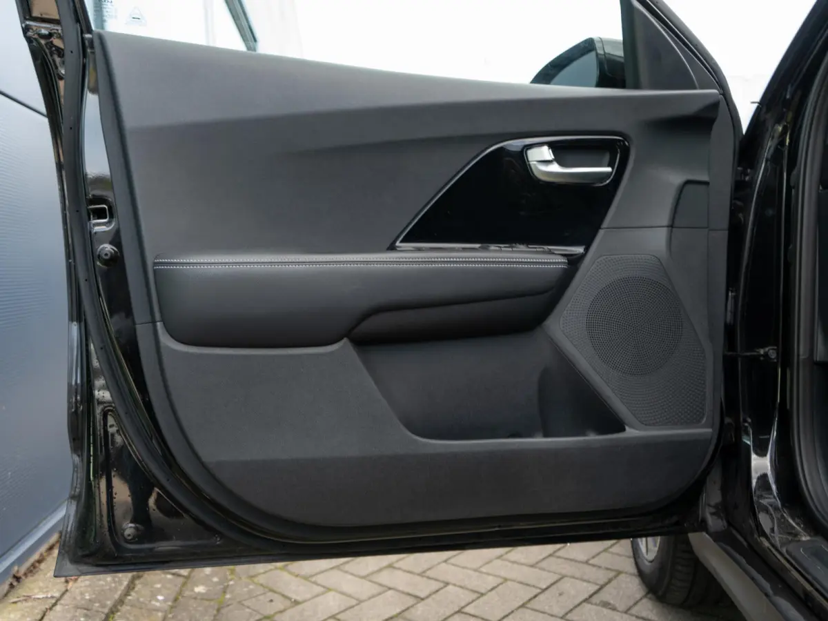 DynamicPlusLine 64 kWh |Stoel en stuurverwarming | Schuif/-kanteldak | Achteruitrijcamera | Navigatie | Carplay | PDC voor & achter | Achteruitrijcamera