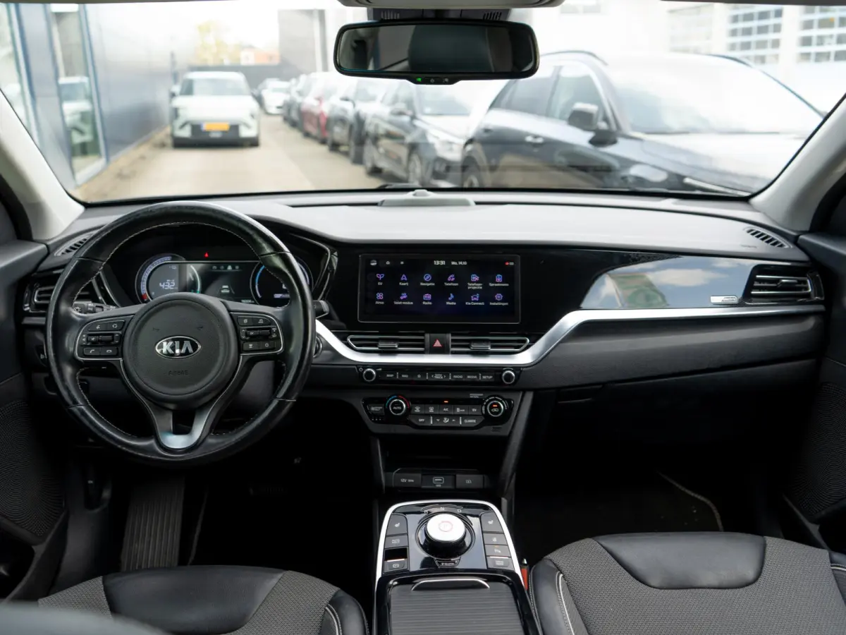 DynamicPlusLine 64 kWh |Stoel en stuurverwarming | Schuif/-kanteldak | Achteruitrijcamera | Navigatie | Carplay | PDC voor & achter | Achteruitrijcamera