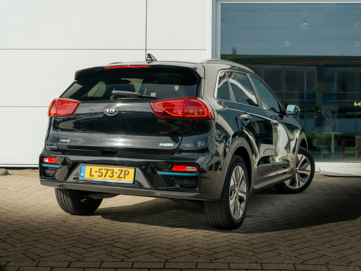DynamicPlusLine 64 kWh |Stoel en stuurverwarming | Schuif/-kanteldak | Achteruitrijcamera | Navigatie | Carplay | PDC voor & achter | Achteruitrijcamera