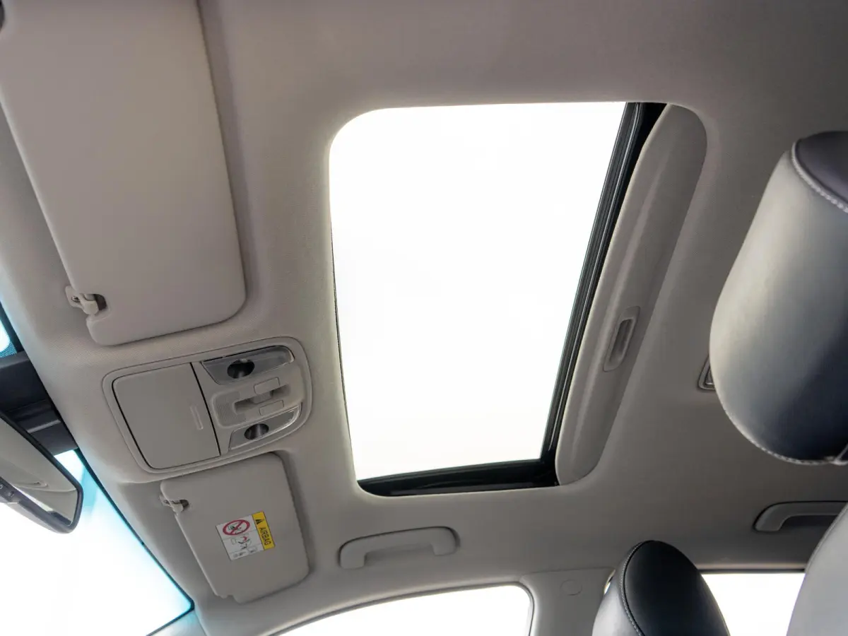 DynamicPlusLine 64 kWh |Stoel en stuurverwarming | Schuif/-kanteldak | Achteruitrijcamera | Navigatie | Carplay | PDC voor & achter | Achteruitrijcamera