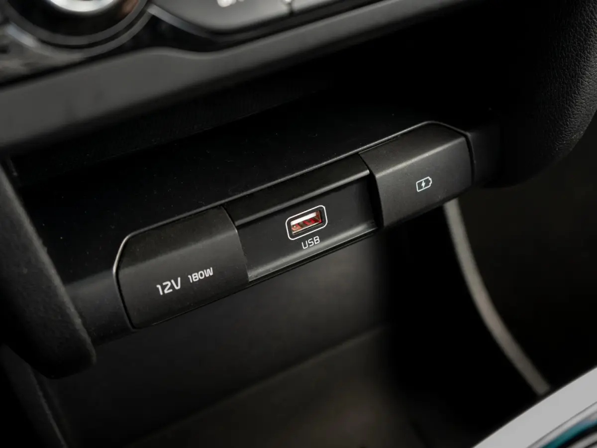 DynamicPlusLine 64 kWh |Stoel en stuurverwarming | Schuif/-kanteldak | Achteruitrijcamera | Navigatie | Carplay | PDC voor & achter | Achteruitrijcamera