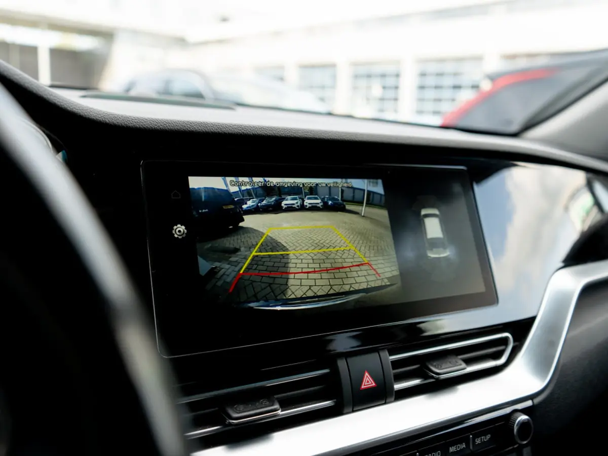 DynamicPlusLine 64 kWh |Stoel en stuurverwarming | Schuif/-kanteldak | Achteruitrijcamera | Navigatie | Carplay | PDC voor & achter | Achteruitrijcamera