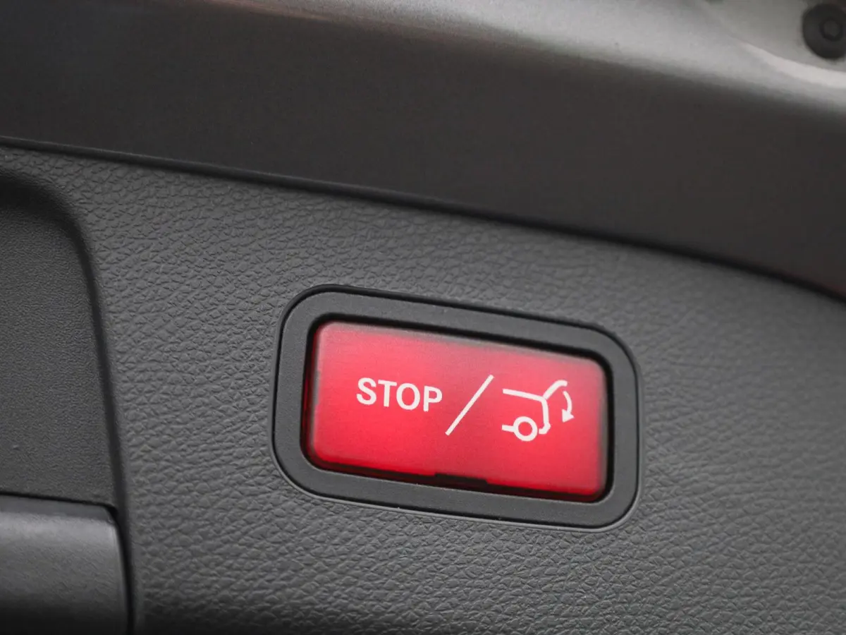 180 Ambition | Automaat | Panoramadak | Stoelverwarming | Navigatie | Parkeersensoren |