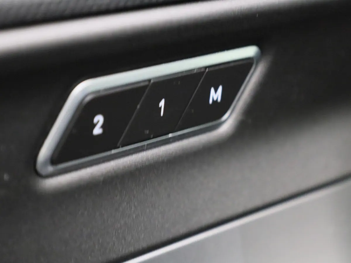 1.5 | PANORAMADAK | ELEK.STOEL MET GEHEUGEN | STOELVERWARMING | CAMERA | DIGITAAL DASHBOARD | CLIMATE CONTROL | KEYLESS |