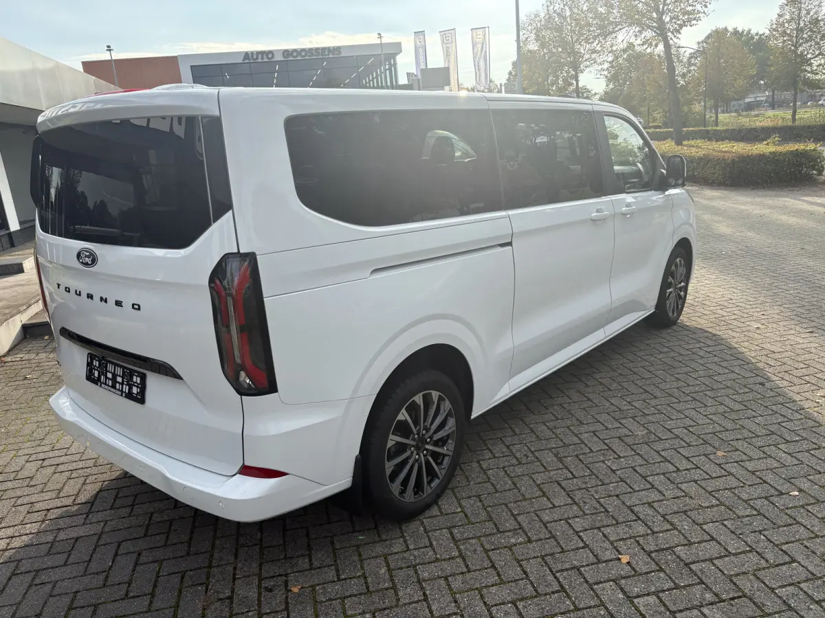 340 2.5 PHEV L2H1 Titanium X VIP Bus 8p. | Incl. BTW/BPM | FULL OPTIONS! | E-Trekhaak | Panodak | Digitale binnenspiegel | etc. etc.