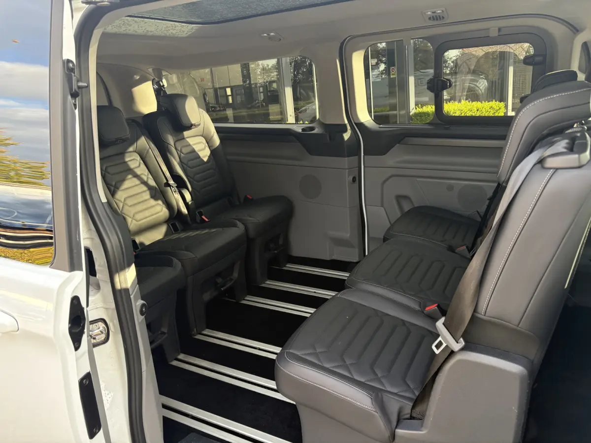 340 2.5 PHEV L2H1 Titanium X VIP Bus 8p. | Incl. BTW/BPM | FULL OPTIONS! | E-Trekhaak | Panodak | Digitale binnenspiegel | etc. etc.