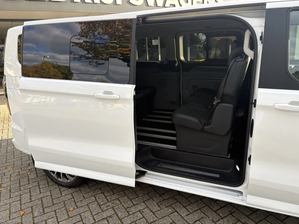 340 2.5 PHEV L2H1 Titanium X VIP Bus 8p. | Incl. BTW/BPM | FULL OPTIONS! | E-Trekhaak | Panodak | Digitale binnenspiegel | etc. etc.