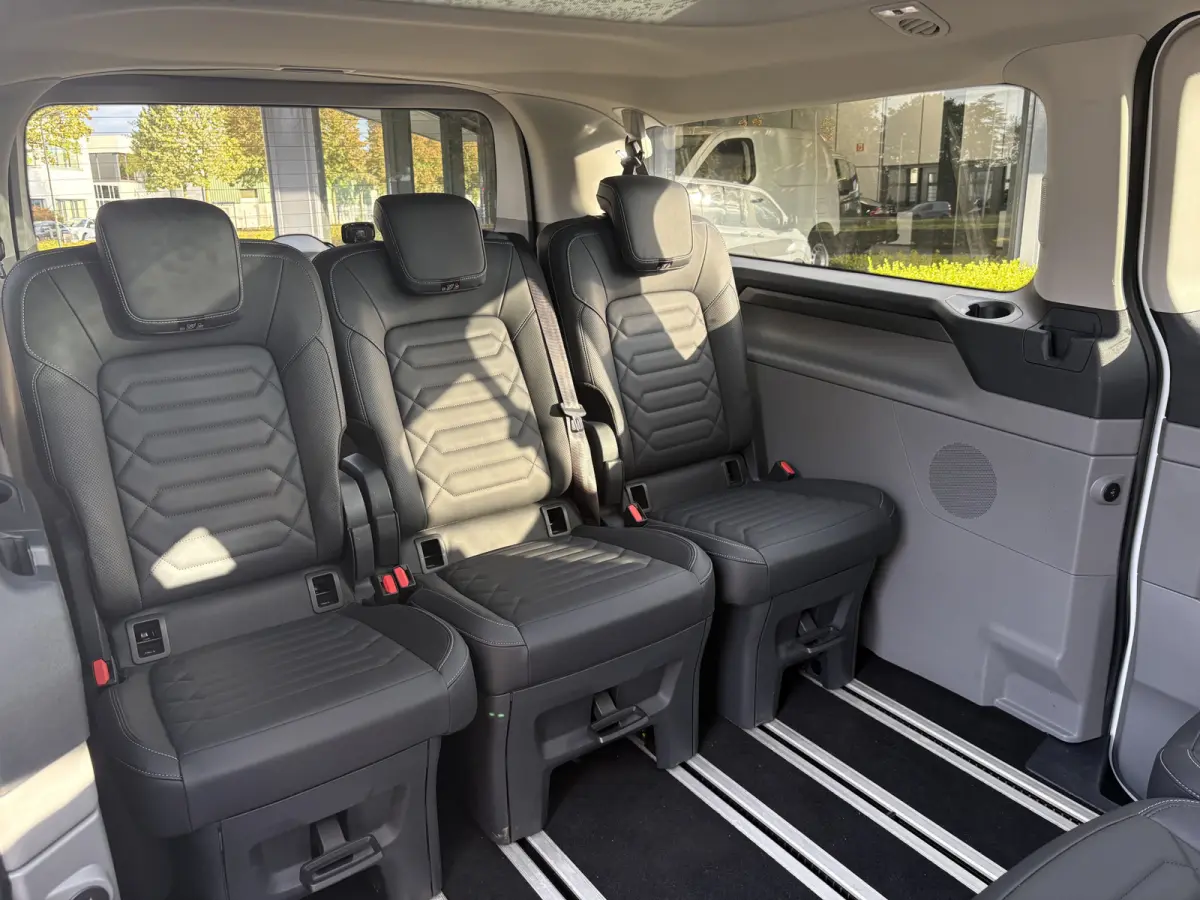 340 2.5 PHEV L2H1 Titanium X VIP Bus 8p. | Incl. BTW/BPM | FULL OPTIONS! | E-Trekhaak | Panodak | Digitale binnenspiegel | etc. etc.