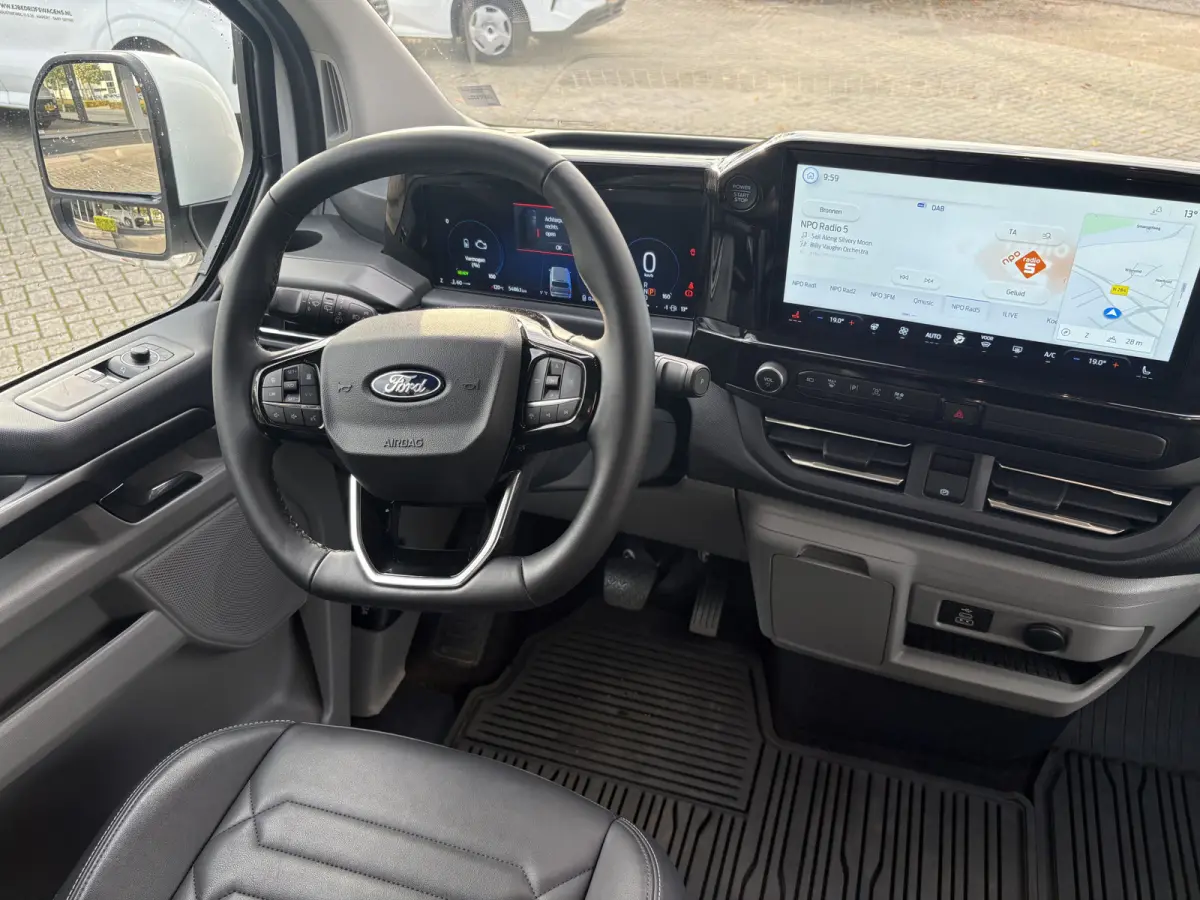 340 2.5 PHEV L2H1 Titanium X VIP Bus 8p. | Incl. BTW/BPM | FULL OPTIONS! | E-Trekhaak | Panodak | Digitale binnenspiegel | etc. etc.