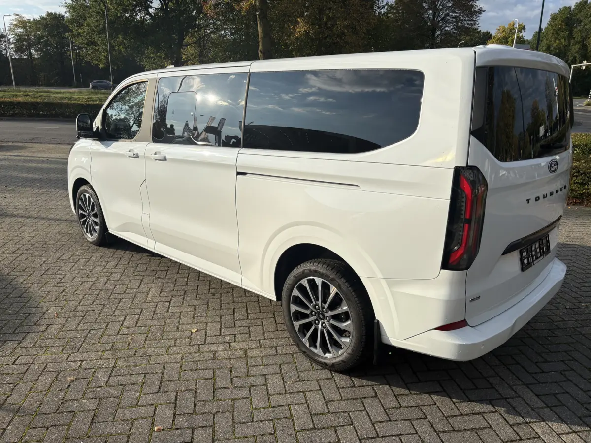 340 2.5 PHEV L2H1 Titanium X VIP Bus 8p. | Incl. BTW/BPM | FULL OPTIONS! | E-Trekhaak | Panodak | Digitale binnenspiegel | etc. etc.