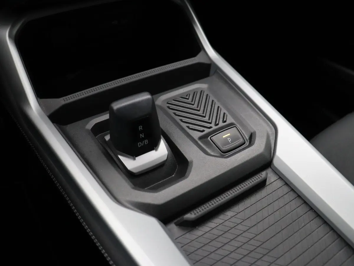 1.8 Hybrid 155 Launch Edition | Trekhaak | Adaptieve cruise control | Elektrisch bedienbare kofferklep | Stoel, stuur en voorruitverwarming |