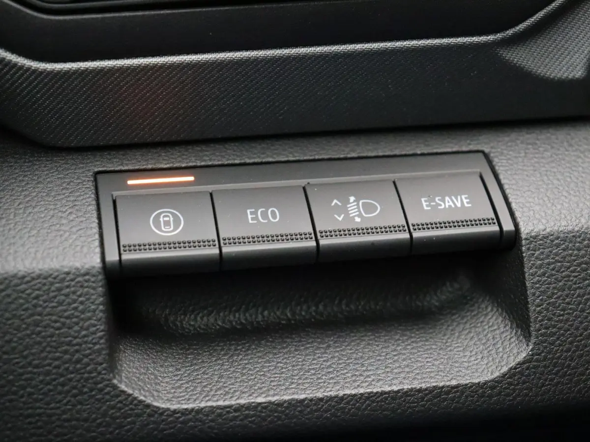 1.8 Hybrid 155 Launch Edition | Trekhaak | Adaptieve cruise control | Elektrisch bedienbare kofferklep | Stoel, stuur en voorruitverwarming |