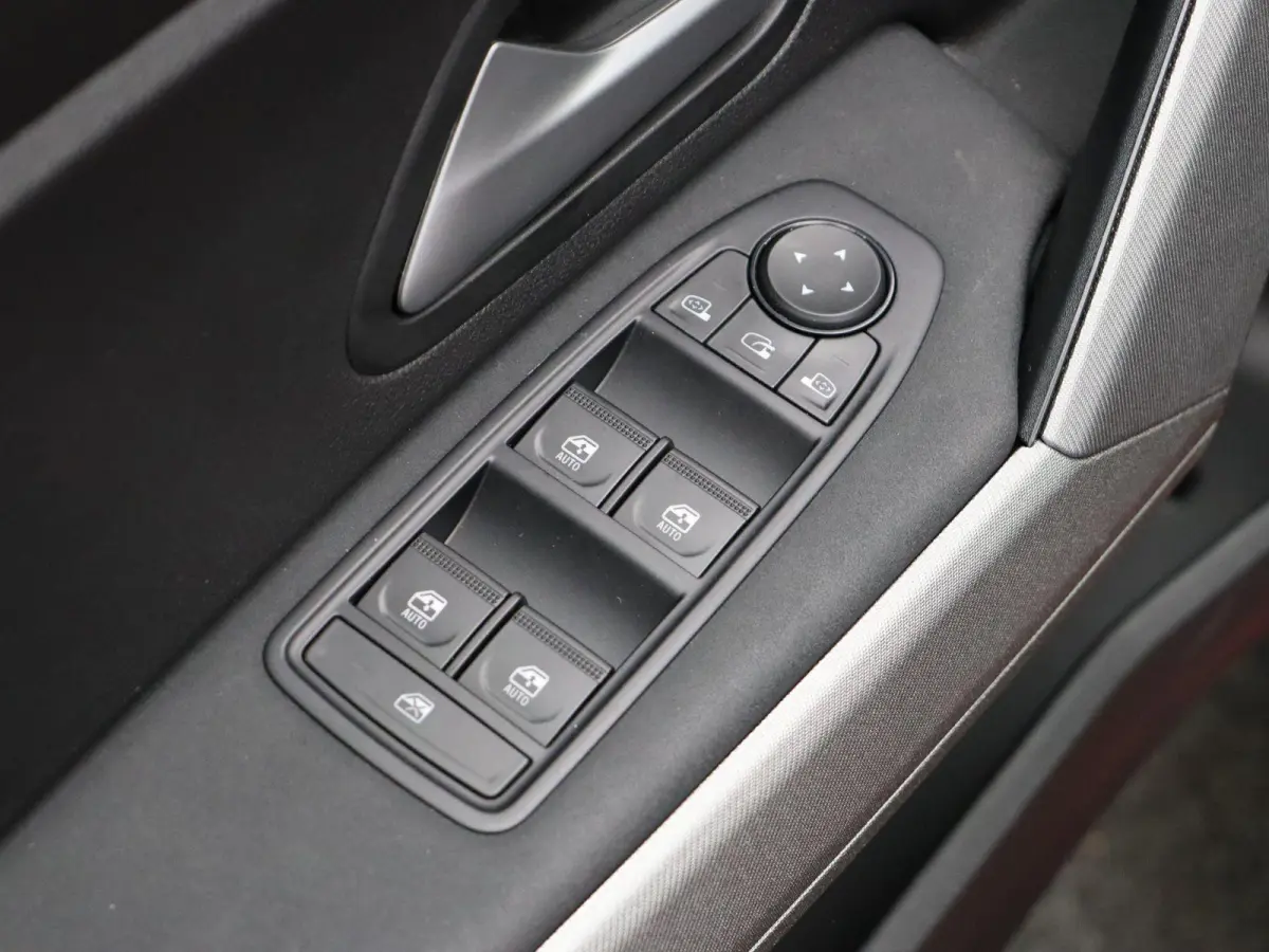 1.8 Hybrid 155 Launch Edition | Trekhaak | Adaptieve cruise control | Elektrisch bedienbare kofferklep | Stoel, stuur en voorruitverwarming |