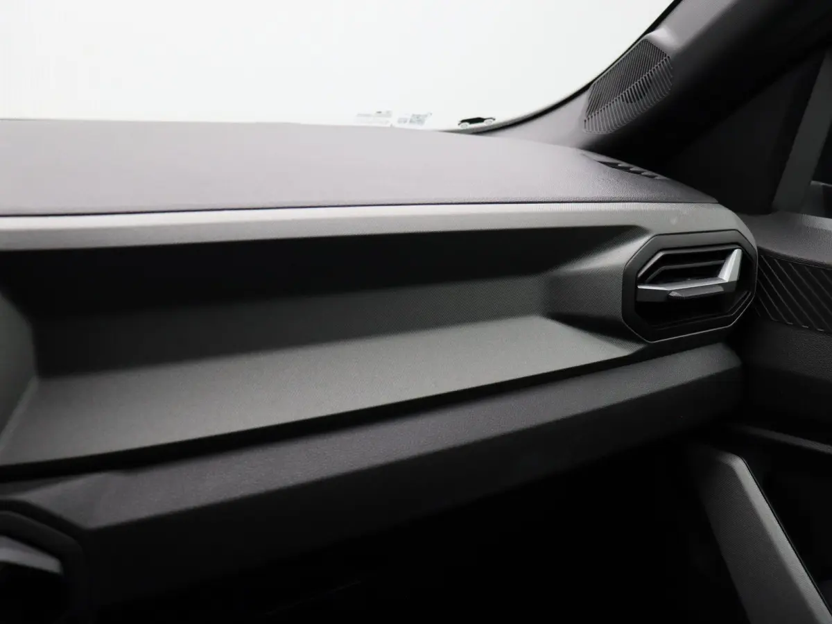 1.8 Hybrid 155 Launch Edition | Trekhaak | Adaptieve cruise control | Elektrisch bedienbare kofferklep | Stoel, stuur en voorruitverwarming |