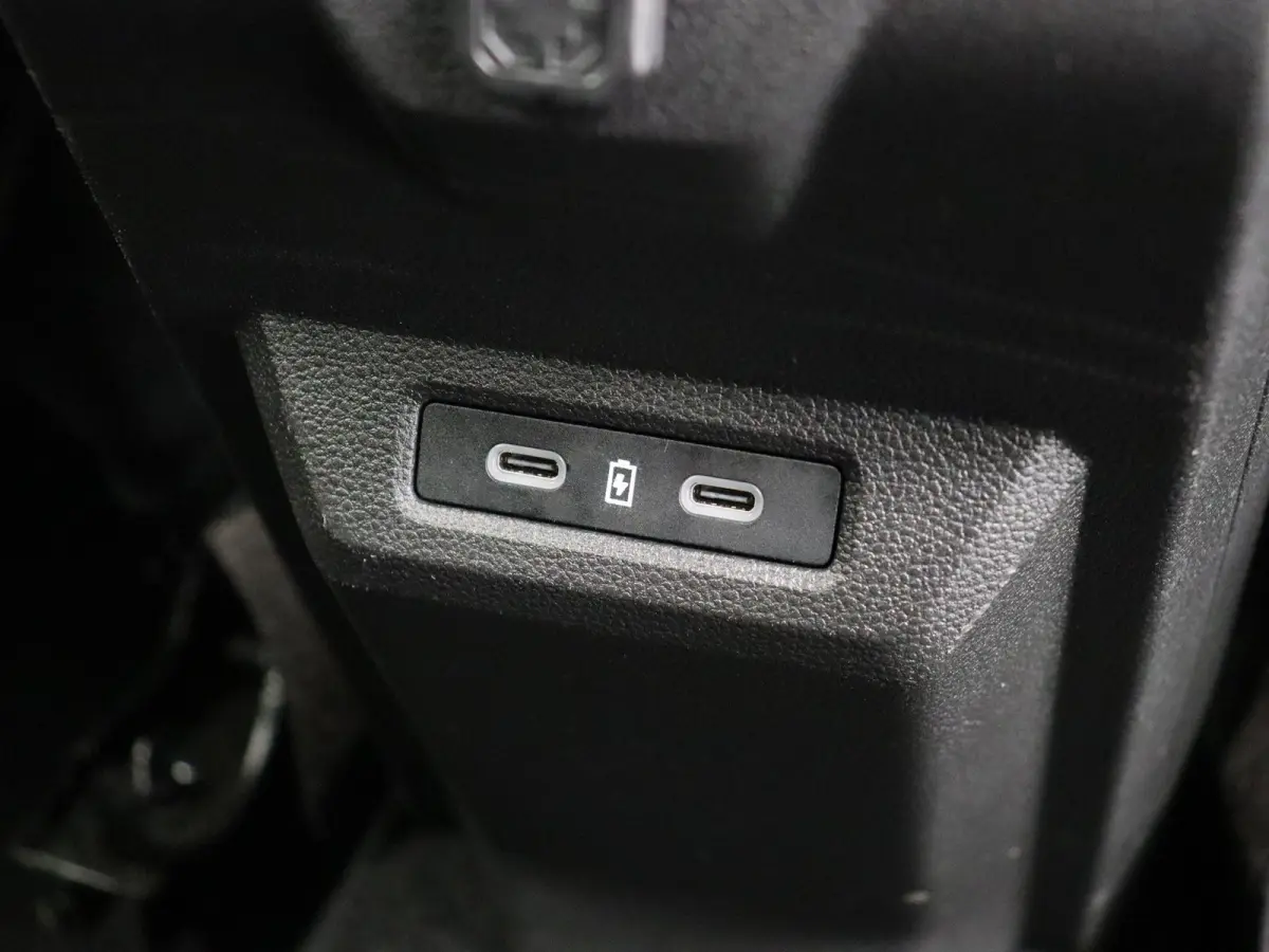 1.8 Hybrid 155 Launch Edition | Trekhaak | Adaptieve cruise control | Elektrisch bedienbare kofferklep | Stoel, stuur en voorruitverwarming |