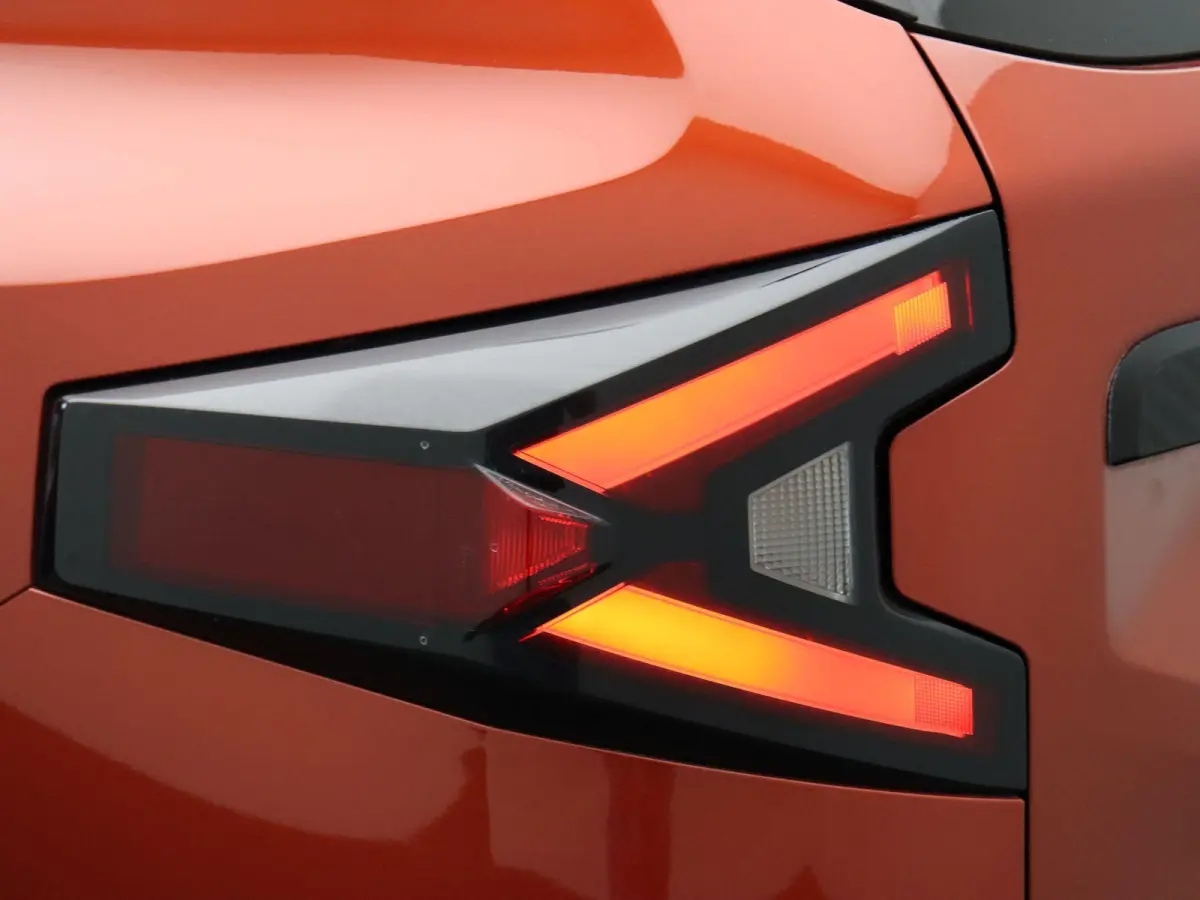 1.8 Hybrid 155 Launch Edition | Trekhaak | Adaptieve cruise control | Elektrisch bedienbare kofferklep | Stoel, stuur en voorruitverwarming |