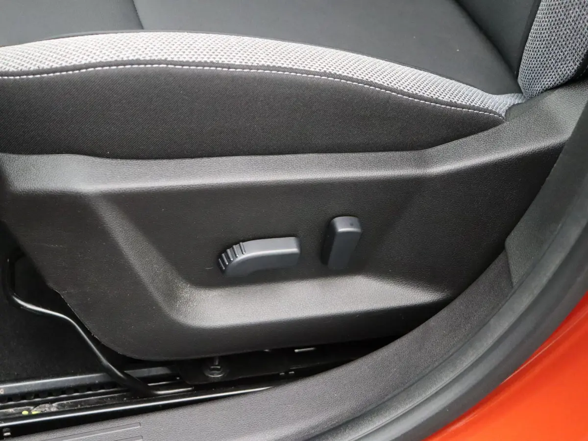 1.8 Hybrid 155 Launch Edition | Trekhaak | Adaptieve cruise control | Elektrisch bedienbare kofferklep | Stoel, stuur en voorruitverwarming |