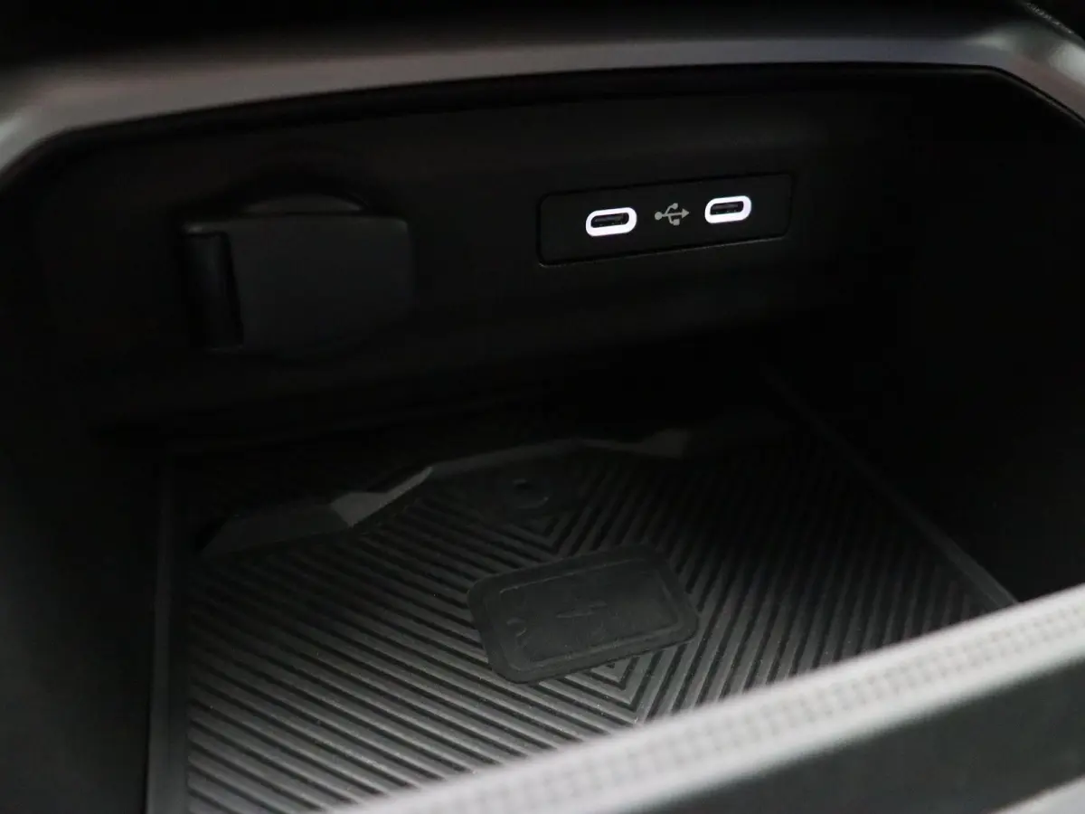 1.8 Hybrid 155 Launch Edition | Trekhaak | Adaptieve cruise control | Elektrisch bedienbare kofferklep | Stoel, stuur en voorruitverwarming |