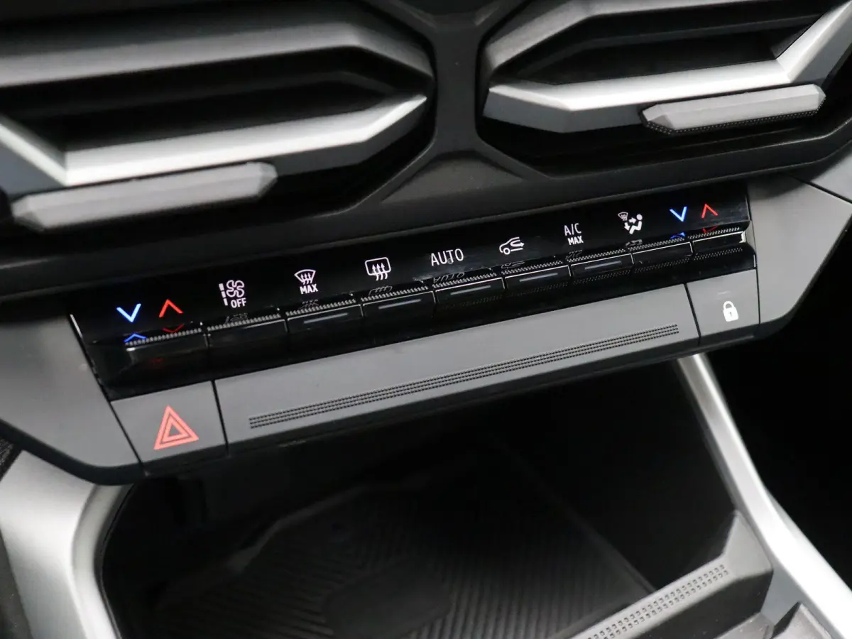 1.8 Hybrid 155 Launch Edition | Trekhaak | Adaptieve cruise control | Elektrisch bedienbare kofferklep | Stoel, stuur en voorruitverwarming |
