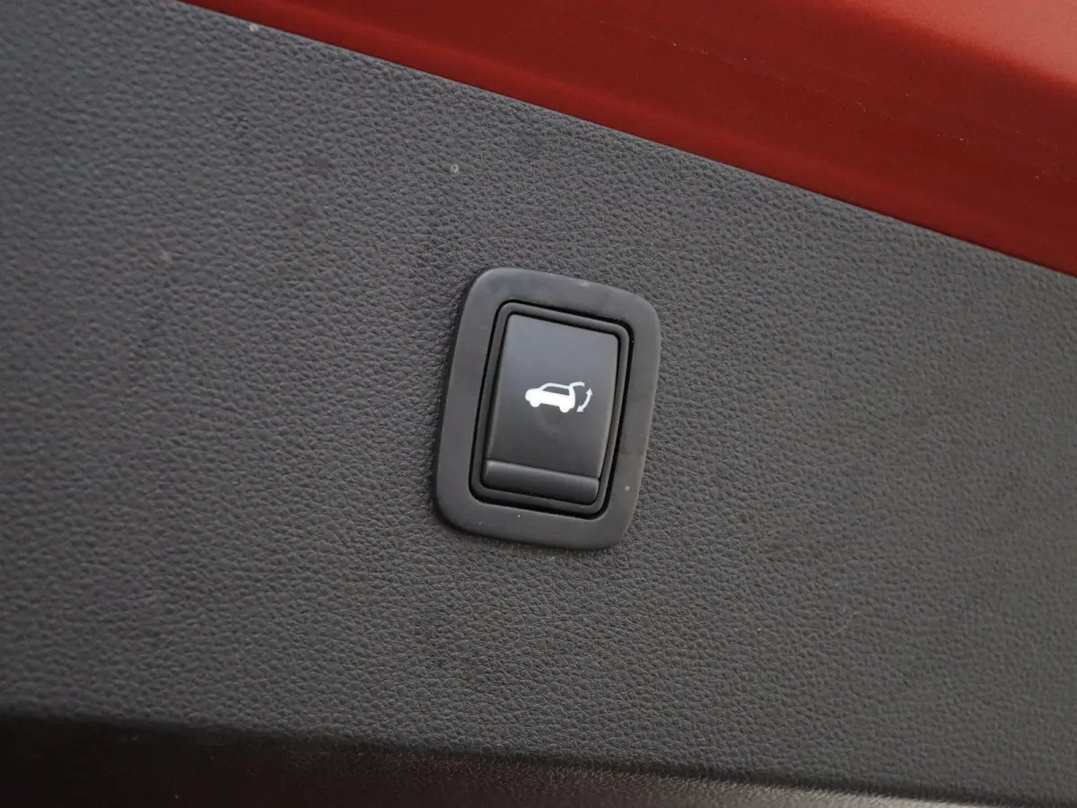 1.8 Hybrid 155 Launch Edition | Trekhaak | Adaptieve cruise control | Elektrisch bedienbare kofferklep | Stoel, stuur en voorruitverwarming |