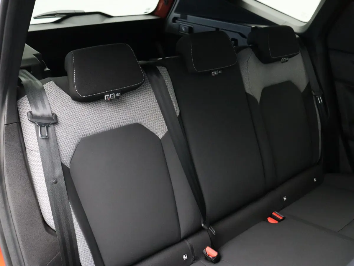 1.8 Hybrid 155 Launch Edition | Trekhaak | Adaptieve cruise control | Elektrisch bedienbare kofferklep | Stoel, stuur en voorruitverwarming |