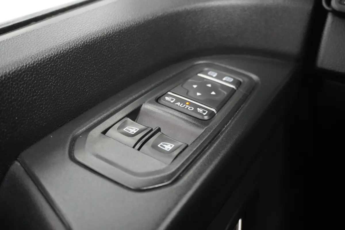 2.0 Blue dCi 130PK EURO 6 - Airco - Navi - Cruise - €16.900,- Excl.