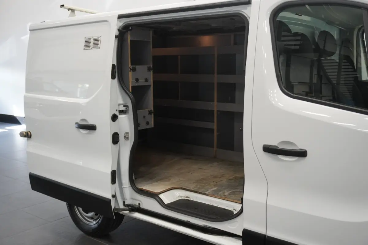 2.0 Blue dCi 130PK EURO 6 - Airco - Navi - Cruise - €16.900,- Excl.