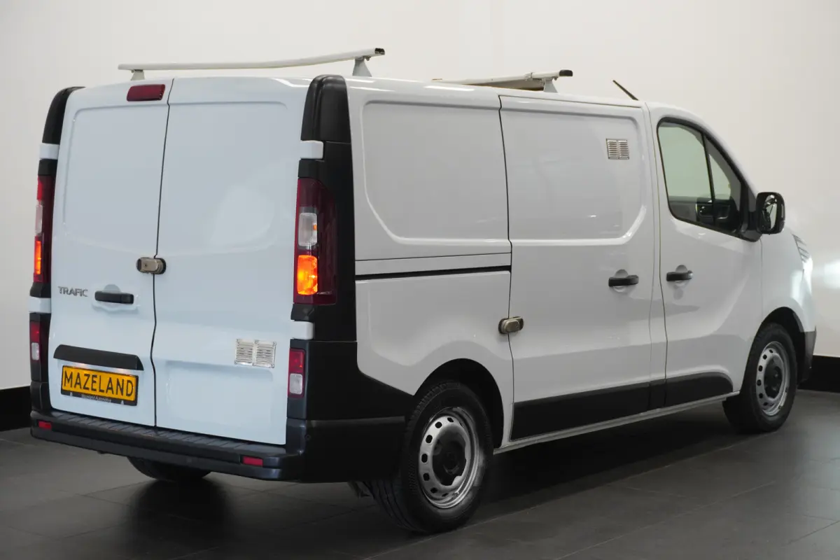 2.0 Blue dCi 130PK EURO 6 - Airco - Navi - Cruise - €16.900,- Excl.