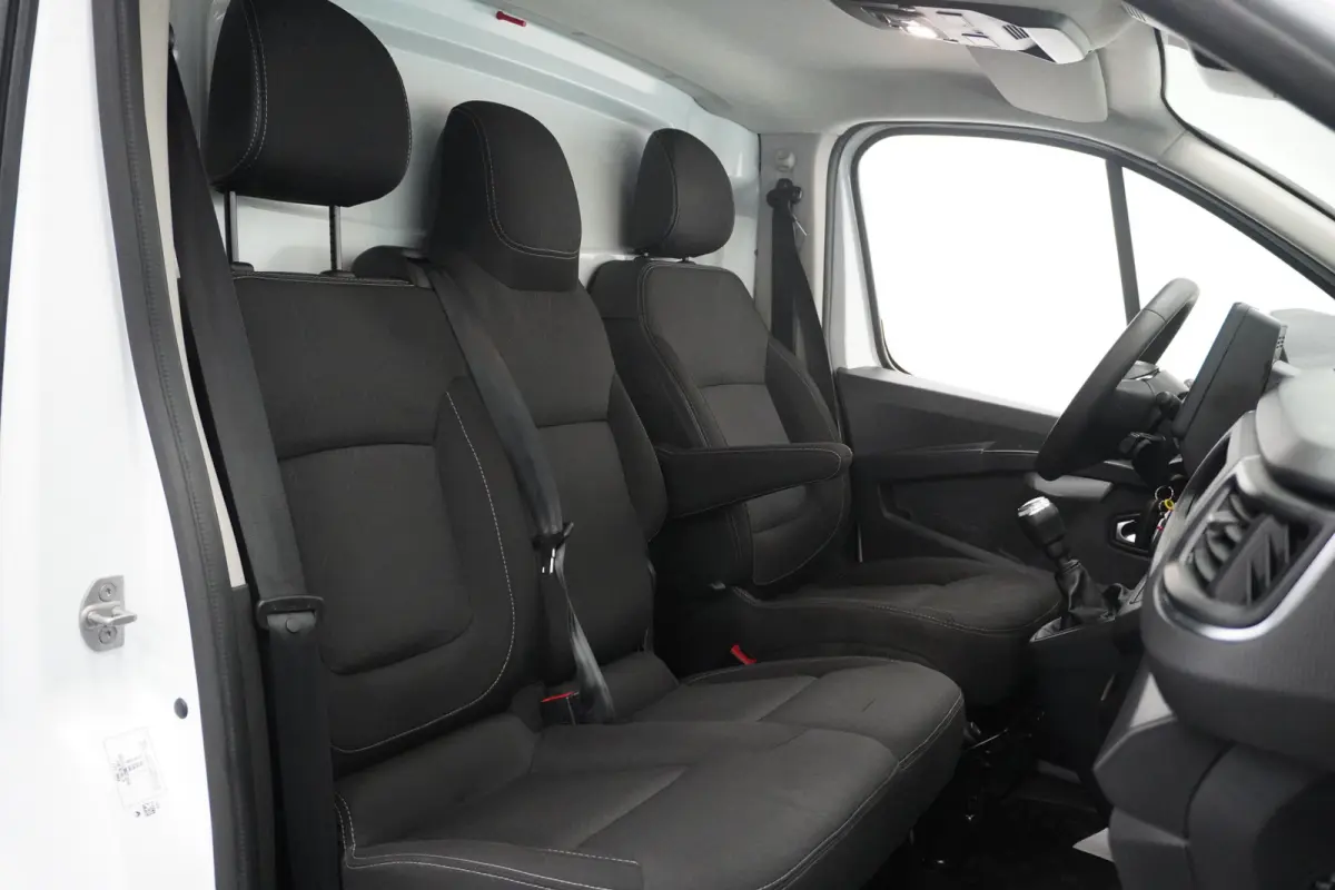 2.0 Blue dCi 130PK EURO 6 - Airco - Navi - Cruise - €16.900,- Excl.