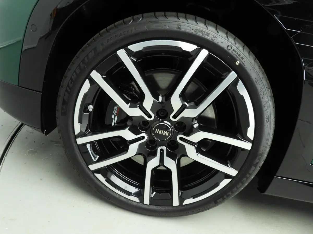 E John Cooper Works Trim + Pakket L