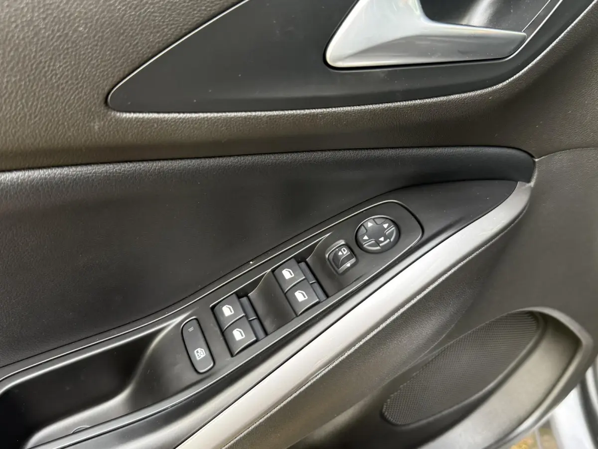 1.2 Turbo 130PK Level 3 AUTOMAAT | Navigatie | Trekhaak | Cruise Control | Climate Control | Licht metalen velgen