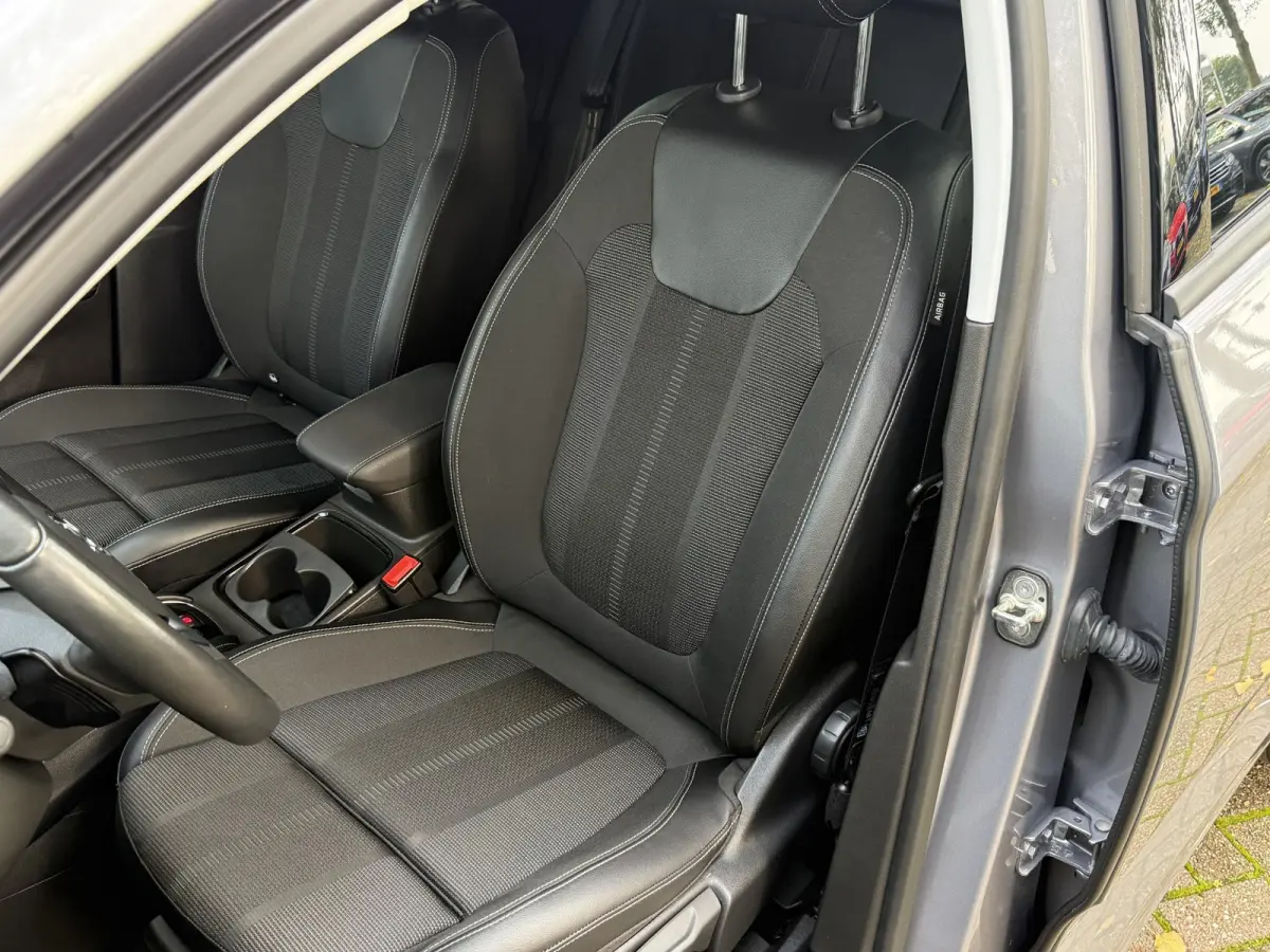 1.2 Turbo 130PK Level 3 AUTOMAAT | Navigatie | Trekhaak | Cruise Control | Climate Control | Licht metalen velgen
