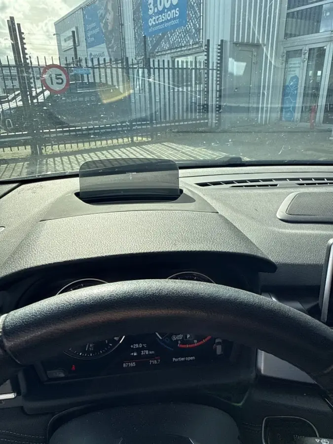 220i Business Edition Plus l Leder l Panoramadak l Stoelverwarming l Camera l Head up l Elekt. Klep l Full LED l