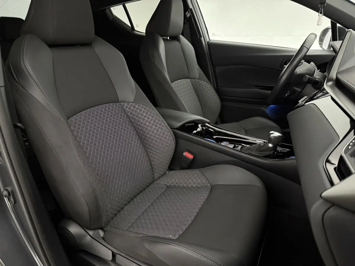 2.0 Hybrid Style | Camera | Carplay | Cruise | LED | Parkeersens. | NAP