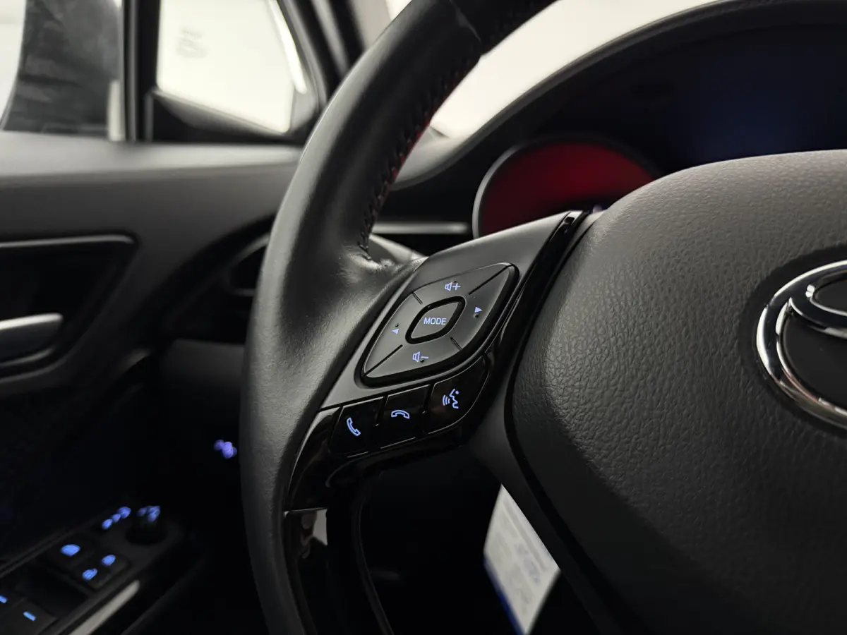 2.0 Hybrid Style | Camera | Carplay | Cruise | LED | Parkeersens. | NAP