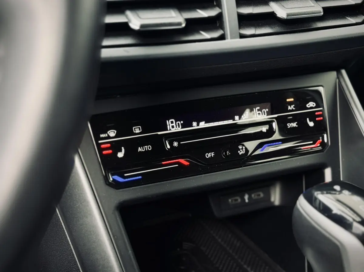 1.0 TSI R-Line Blackstyle|IQ|Beats|Camera|