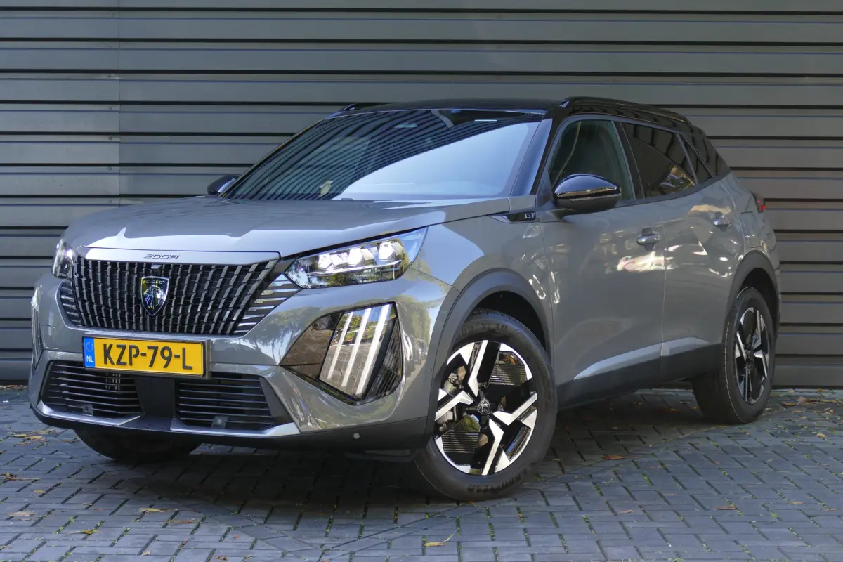 GT / ALCANTARA/ MASSAGESTOEL/ STOELVERWARMING/ 8 JAAR GARANTIE/ CAMERA V+A/ KEYLESS/ FULL-LED/ NAVI/ CLIMA/ PDC/ BLUETOOTH/ ADAPT. CRUISECONTROL/ 1E EIGENAAR/ SCHITTERENDE STAAT !!