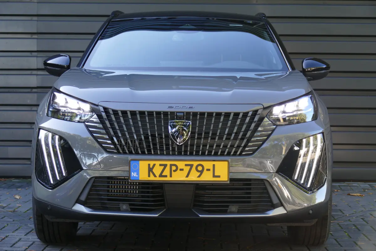 GT, (2025-H0) / ALCANTARA/ MASSAGESTOEL/ STOELVERWARMING/ 8 JAAR GARANTIE/ CAMERA V+A/ KEYLESS/ FULL-LED/ NAVI/ CLIMA/ PDC/ BLUETOOTH/ ADAPT. CRUISECONTROL/ 1E EIGENAAR/ SCHITTERENDE STAAT !