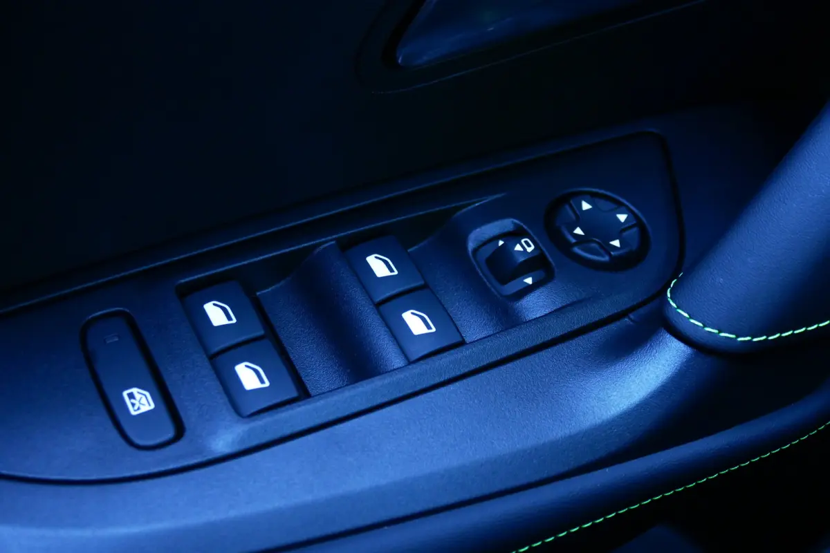 GT / ALCANTARA/ MASSAGESTOEL/ STOELVERWARMING/ 8 JAAR GARANTIE/ CAMERA V+A/ KEYLESS/ FULL-LED/ NAVI/ CLIMA/ PDC/ BLUETOOTH/ ADAPT. CRUISECONTROL/ 1E EIGENAAR/ SCHITTERENDE STAAT !!