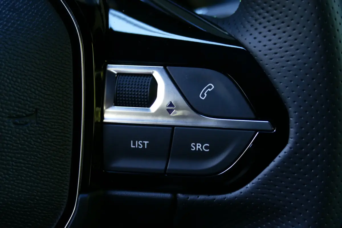 GT, (2025-H0) / ALCANTARA/ MASSAGESTOEL/ STOELVERWARMING/ 8 JAAR GARANTIE/ CAMERA V+A/ KEYLESS/ FULL-LED/ NAVI/ CLIMA/ PDC/ BLUETOOTH/ ADAPT. CRUISECONTROL/ 1E EIGENAAR/ SCHITTERENDE STAAT !