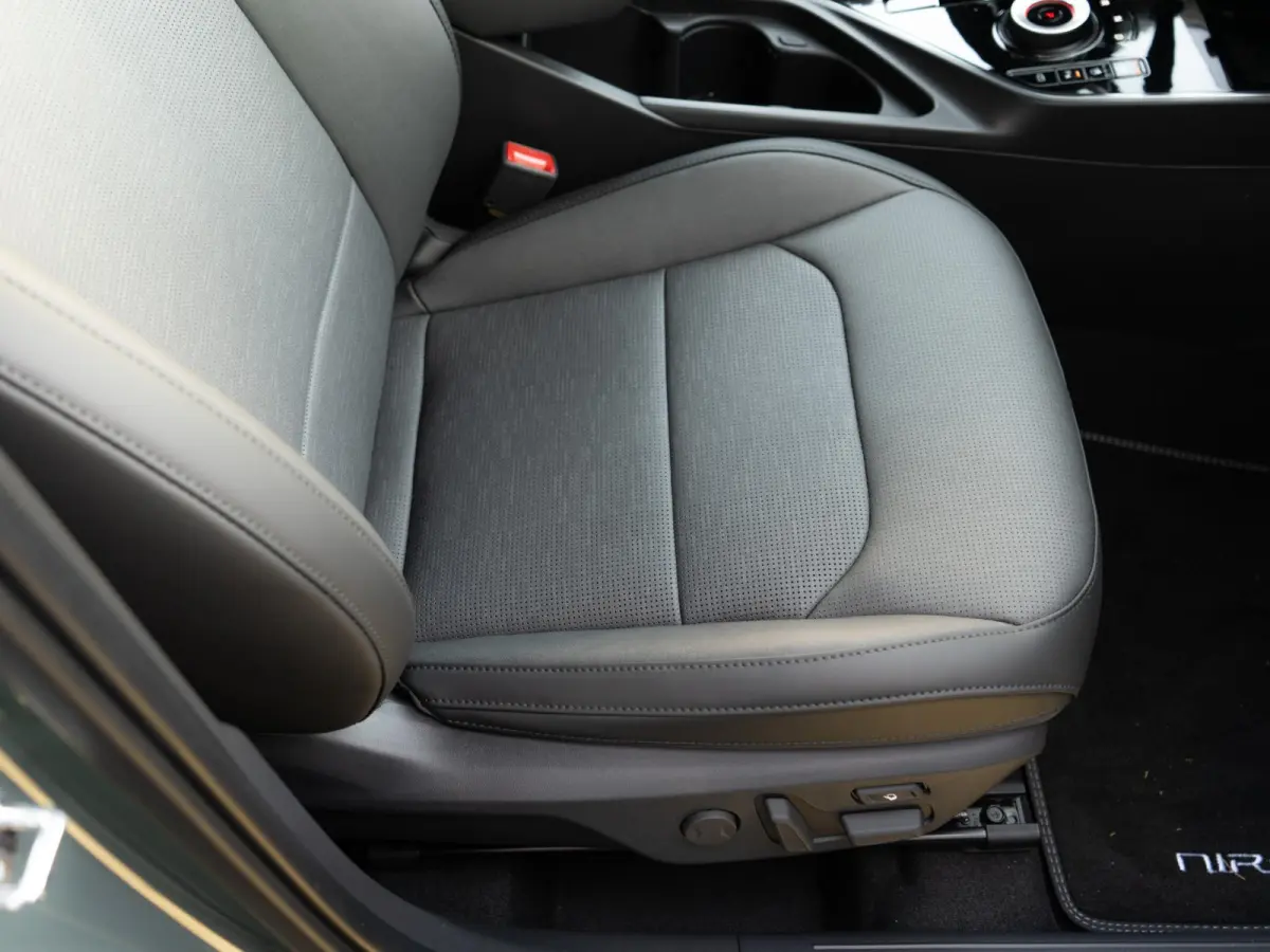 1.6 GDi Hybrid ExecutiveLine | IN NIEUWSTAAT| Stoel ventilatie | Schuifkanteldak | Harman en kardon | HUD | Stoelen en achterklep elektrisch
