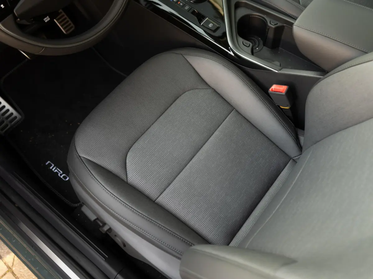 1.6 GDi Hybrid ExecutiveLine | IN NIEUWSTAAT| Stoel ventilatie | Schuifkanteldak | Harman en kardon | HUD | Stoelen en achterklep elektrisch
