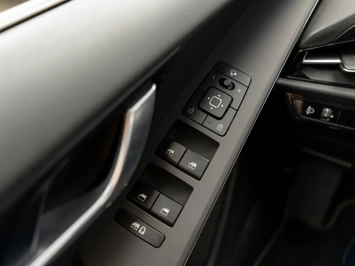 Edition Advanced 64.8 kWh Trekhaak | Navi | Stuur-/stoelverwarming | CarPlay | Achteruitrijcamera |