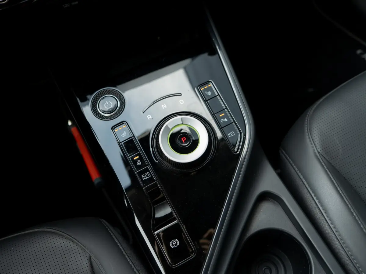 Edition Advanced 64.8 kWh Trekhaak | Navi | Stuur-/stoelverwarming | CarPlay | Achteruitrijcamera |