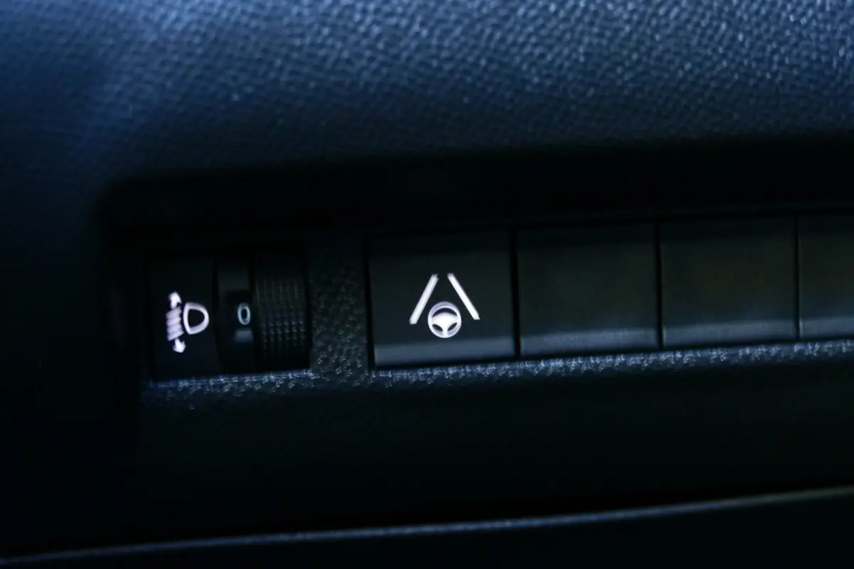Allure | Active Safety Brake met camera en radar (automatisch noodremsysteem) met Distance Alert (waarschuwing dreigende aanrijding) | Advanced Active Safety Brake met camera en radar | Clim