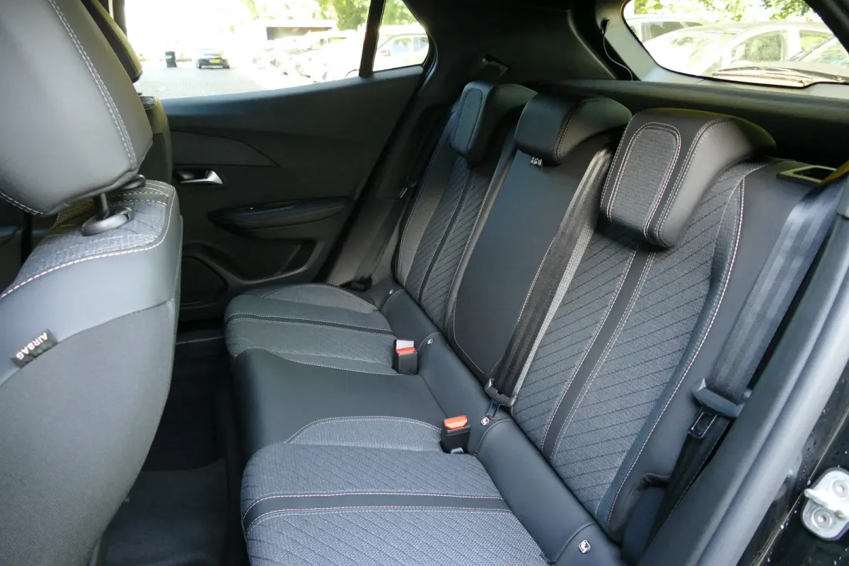 Allure | Active Safety Brake met camera en radar (automatisch noodremsysteem) met Distance Alert (waarschuwing dreigende aanrijding) | Advanced Active Safety Brake met camera en radar | Clim