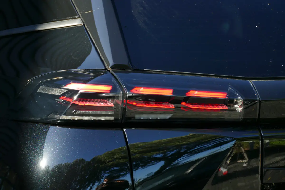 Allure | Active Safety Brake met camera en radar (automatisch noodremsysteem) met Distance Alert (waarschuwing dreigende aanrijding) | Advanced Active Safety Brake met camera en radar | Clim