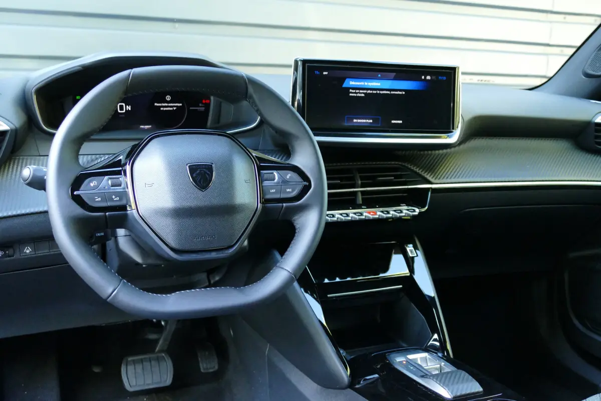 Allure | Active Safety Brake met camera en radar (automatisch noodremsysteem) met Distance Alert (waarschuwing dreigende aanrijding) | Advanced Active Safety Brake met camera en radar | Clim